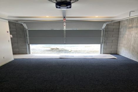 Photo of property in 4 Miles Crescent, Newlands, Wellington, 6037