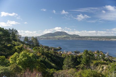 Photo of property in 423 Gillespie Place, Acacia Bay, Taupo, 3385