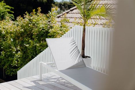 Photo of property in 1/121 Ocean View Road, Hillcrest, Auckland, 0627