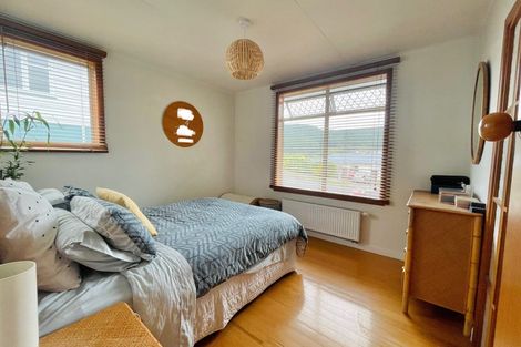 Photo of property in 89 Taylor Terrace, Tawa, Wellington, 5028