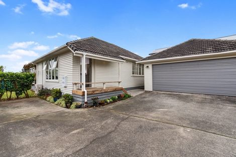 Photo of property in 22a Rewarewa Road, Te Atatu Peninsula, Auckland, 0610