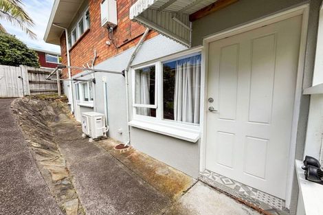 Photo of property in 23 Chivalry Road, Glenfield, Auckland, 0629