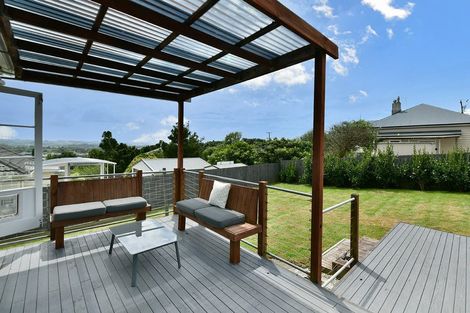 Photo of property in 32 Karaka Street, Helensville, 0800