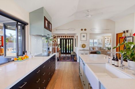 Photo of property in 1 Hikanui Place, Havelock North, 4130