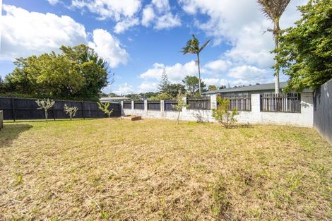 Photo of property in 90 Lantana Road, Green Bay, Auckland, 0604