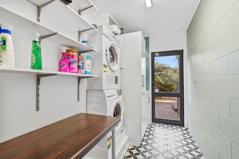 Photo of property in 29 Tahunatapu Road, Parua Bay, Whangarei, 0174