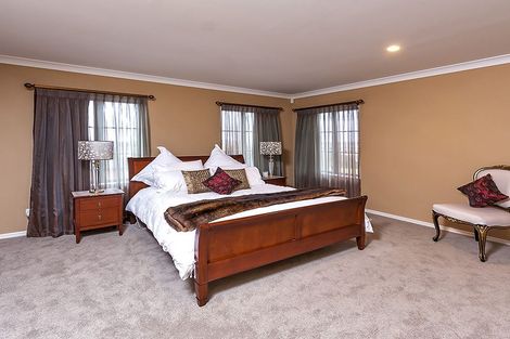 Photo of property in 124 John Brooke Crescent, East Tamaki Heights, Auckland, 2016