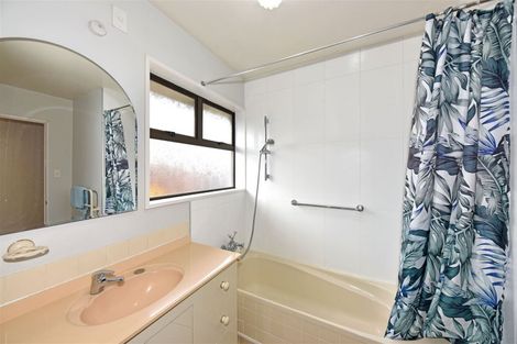 Photo of property in 22 Inglewood Place, Avonhead, Christchurch, 8042