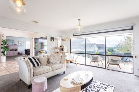 Photo of property in 8 Dunolly Place, Pukekohe, 2120