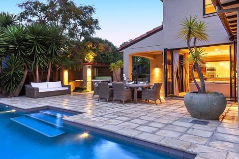 Photo of property in 124 John Brooke Crescent, East Tamaki Heights, Auckland, 2016