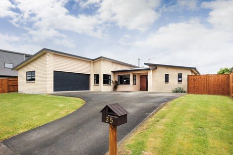 Photo of property in 35 Rosalie Terrace, Kelvin Grove, Palmerston North, 4414