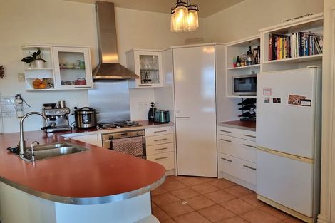 Photo of property in Endeavour Apartments, 10/125u Thorndon Quay, Pipitea, Wellington, 6011