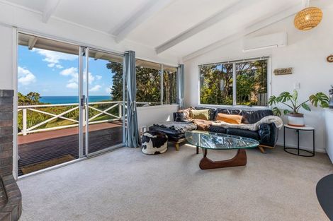 Photo of property in 13 Te Ahuahu Road, Piha, New Lynn, 0772