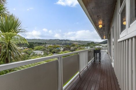Photo of property in 4 Lane Crescent, Tawa, Wellington, 5028