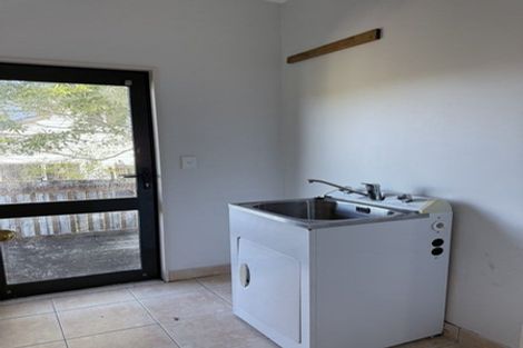 Photo of property in 11 Trotting Terrace, Fairview Heights, Auckland, 0632