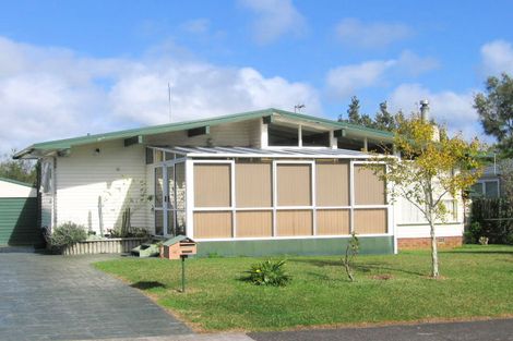 Photo of property in 16 Grimshaw Place, Henderson, Auckland, 0612