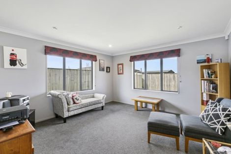 Photo of property in 3 Margaret Place, Waiuku, 2123