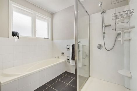 Photo of property in 1/24 Lyttelton Avenue, Forrest Hill, Auckland, 0620