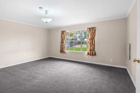 Photo of property in 16 Rosebank Avenue, Kelvin Grove, Palmerston North, 4414