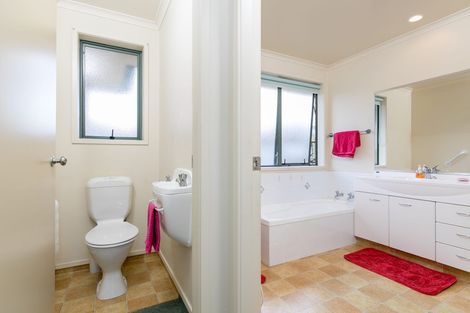 Photo of property in 7 Nobleman Place, Hamilton East, Hamilton, 3216