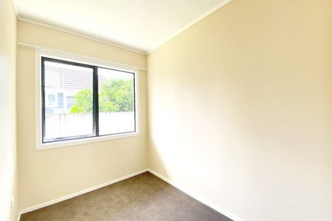 Photo of property in 67 Beach Road, Te Atatu Peninsula, Auckland, 0610