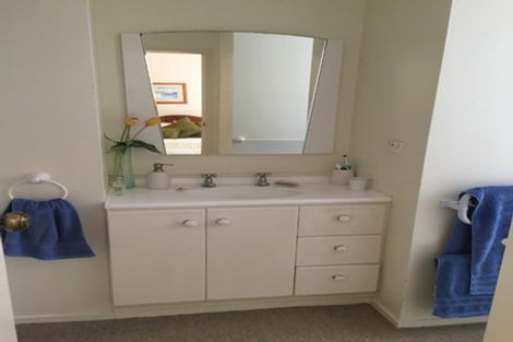 Photo of property in 3 Fayette Place, Te Atatu South, Auckland, 0610