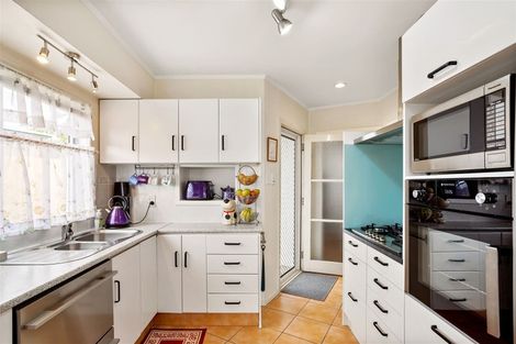 Photo of property in 1 Edgewood Way, Henderson, Auckland, 0612