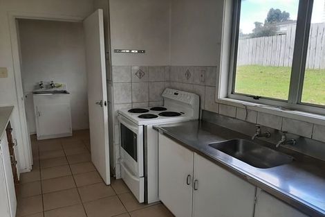 Photo of property in 33 Kaikoura Street, Henderson, Auckland, 0612