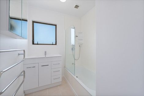 Photo of property in 2/6 Orton Street, Glenfield, Auckland, 0627