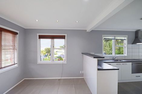 Photo of property in 33 Victory Crescent, Tawa, Wellington, 5028