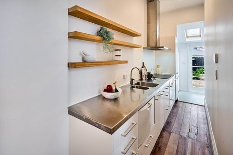 Photo of property in 11 Wright Street, Mount Cook, Wellington, 6021