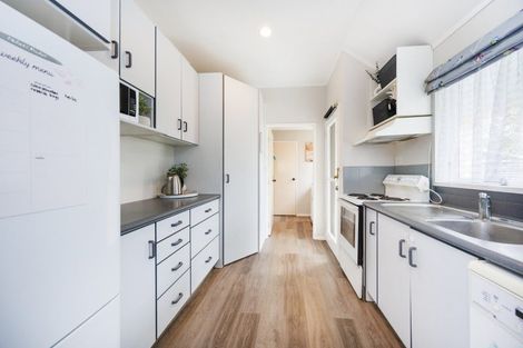 Photo of property in 2 Escort Grove, Awapuni, Palmerston North, 4412