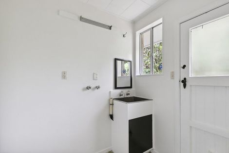 Photo of property in 28 Chamberlain Road, Karori, Wellington, 6012