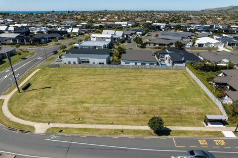 Photo of property in 334 Grenada Street, Papamoa Beach, Papamoa, 3118