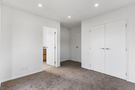 Photo of property in 8a Tahinga Street, Northcote, Auckland, 0627
