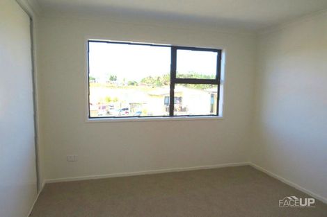 Photo of property in 18 Manarini Road, Westgate, Auckland, 0614