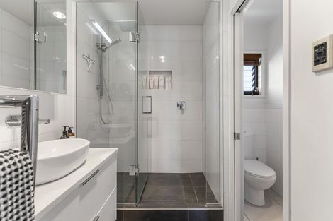 Photo of property in 6/103 Vauxhall Road, Narrow Neck, Auckland, 0624