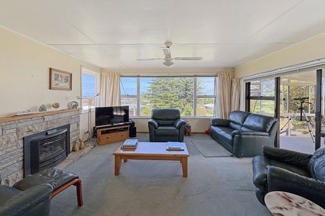 Photo of property in 140 Cornfoot Street, Castlecliff, Whanganui, 4501