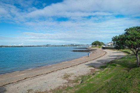 Photo of property in 10 Cheltenham Road, Devonport, Auckland, 0624