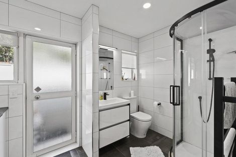 Photo of property in 5a Craig Road, Milford, Auckland, 0620