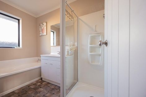Photo of property in 4 Nevada Way, Kelvin Grove, Palmerston North, 4414