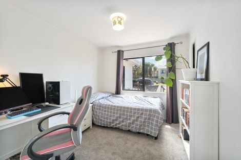 Photo of property in 3 Loughanure Place, Massey, Auckland, 0614