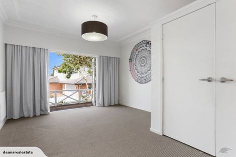 Photo of property in 82 Taikata Road, Te Atatu Peninsula, Auckland, 0610