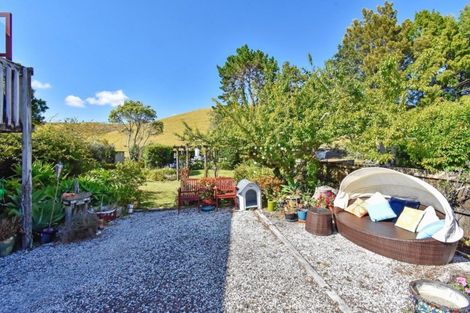 Photo of property in 24 Bertram Road, Kawakawa Bay, Papakura, 2585