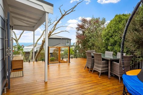 Photo of property in 6a D'oyly Drive, Stanmore Bay, Whangaparaoa, 0932