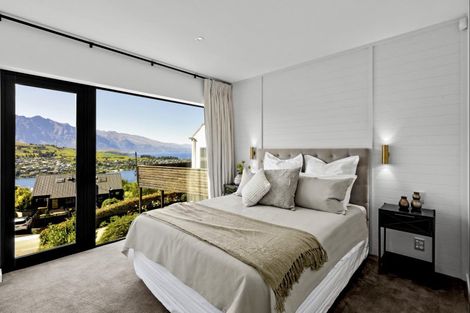 Photo of property in 1a Olivers Place, Queenstown, 9300