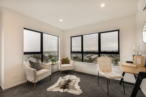 Photo of property in 39c Target Road, Totara Vale, Auckland, 0629