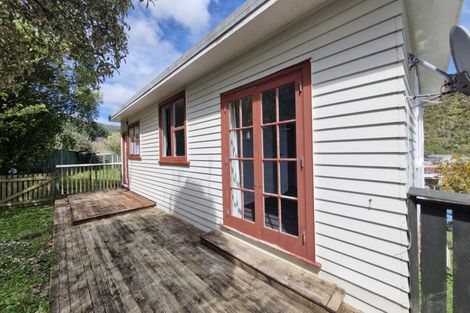 Photo of property in 40 Parenga Street, Wainuiomata, Lower Hutt, 5014