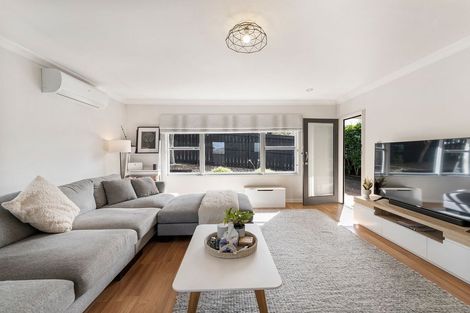 Photo of property in 1/1 Broadview Place, Howick, Auckland, 2014