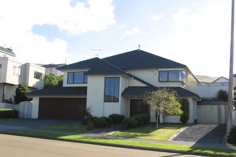 Photo of property in 130 Westchester Drive, Churton Park, Wellington, 6037